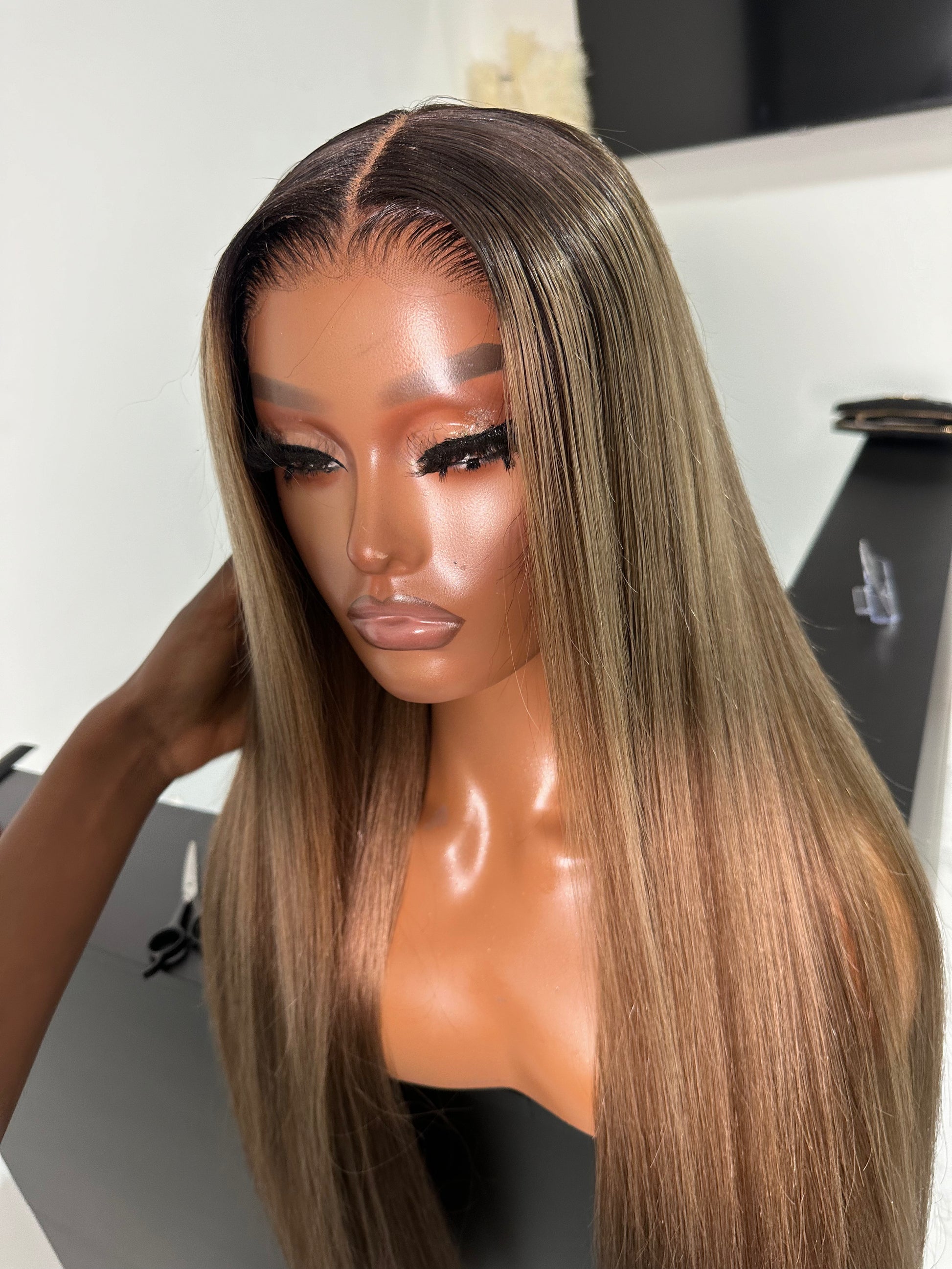 Glueless honey blonde highlighted closure