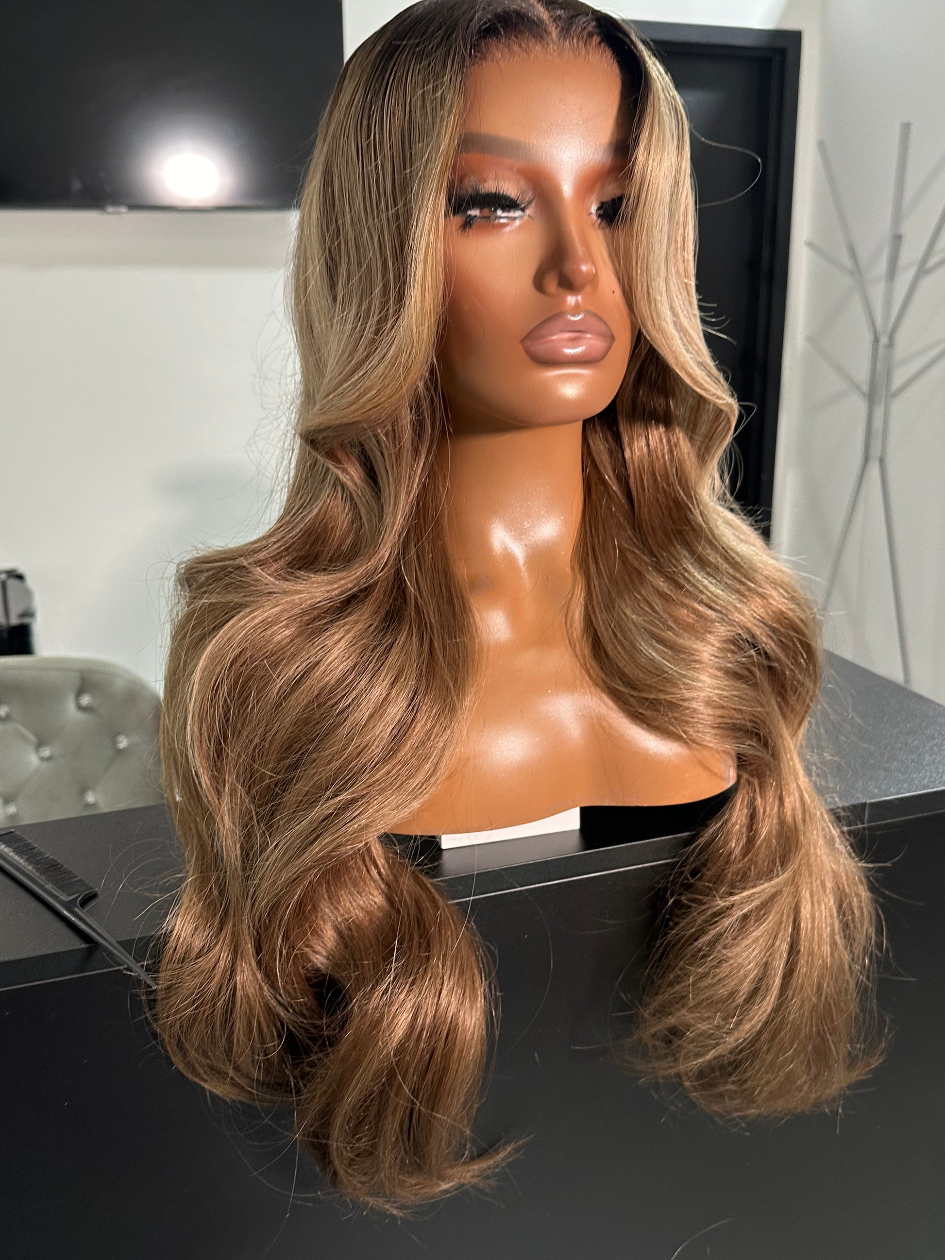 Glueless honey blonde highlighted closure
