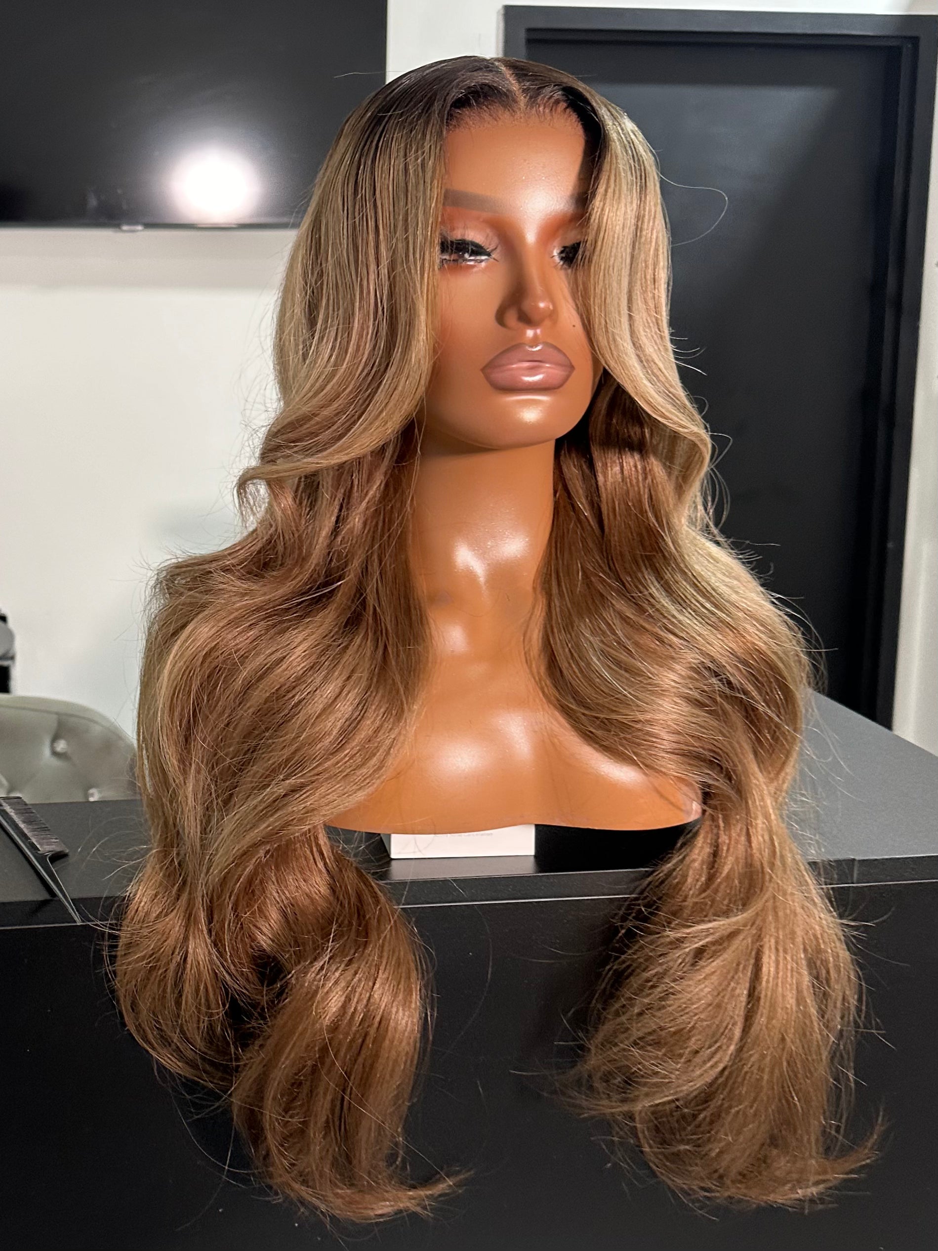 Glueless honey blonde highlighted closure