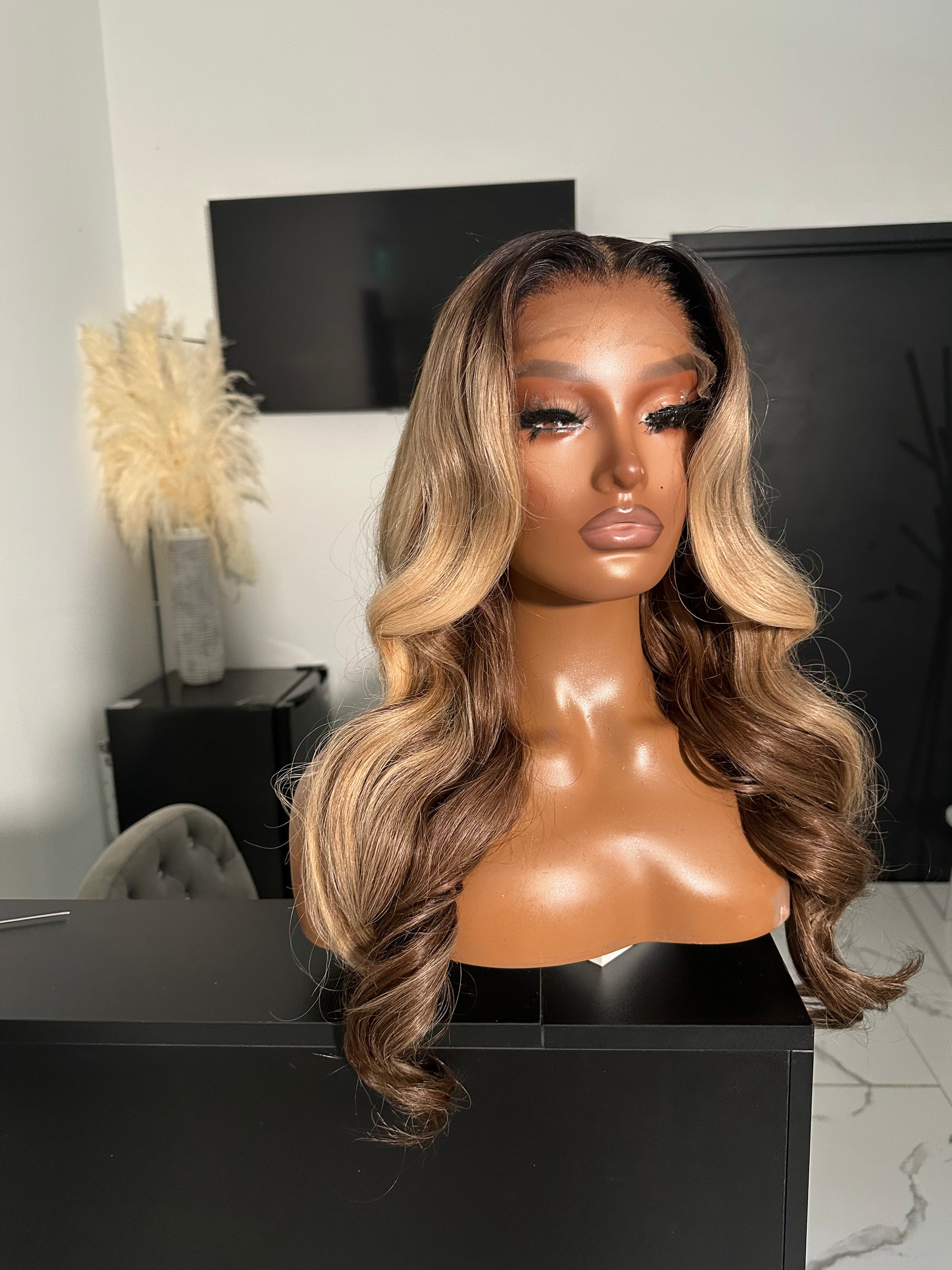 Glueless honey blonde highlighted closure