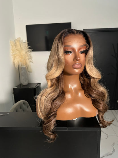 Glueless honey blonde highlighted closure